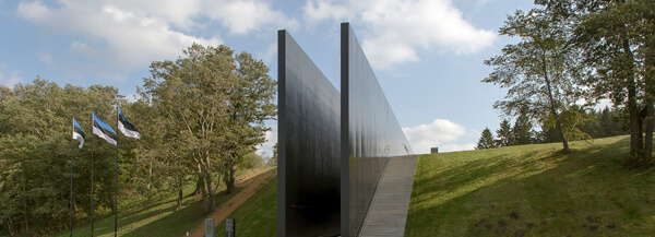 Wall of Remembrance of the Journey